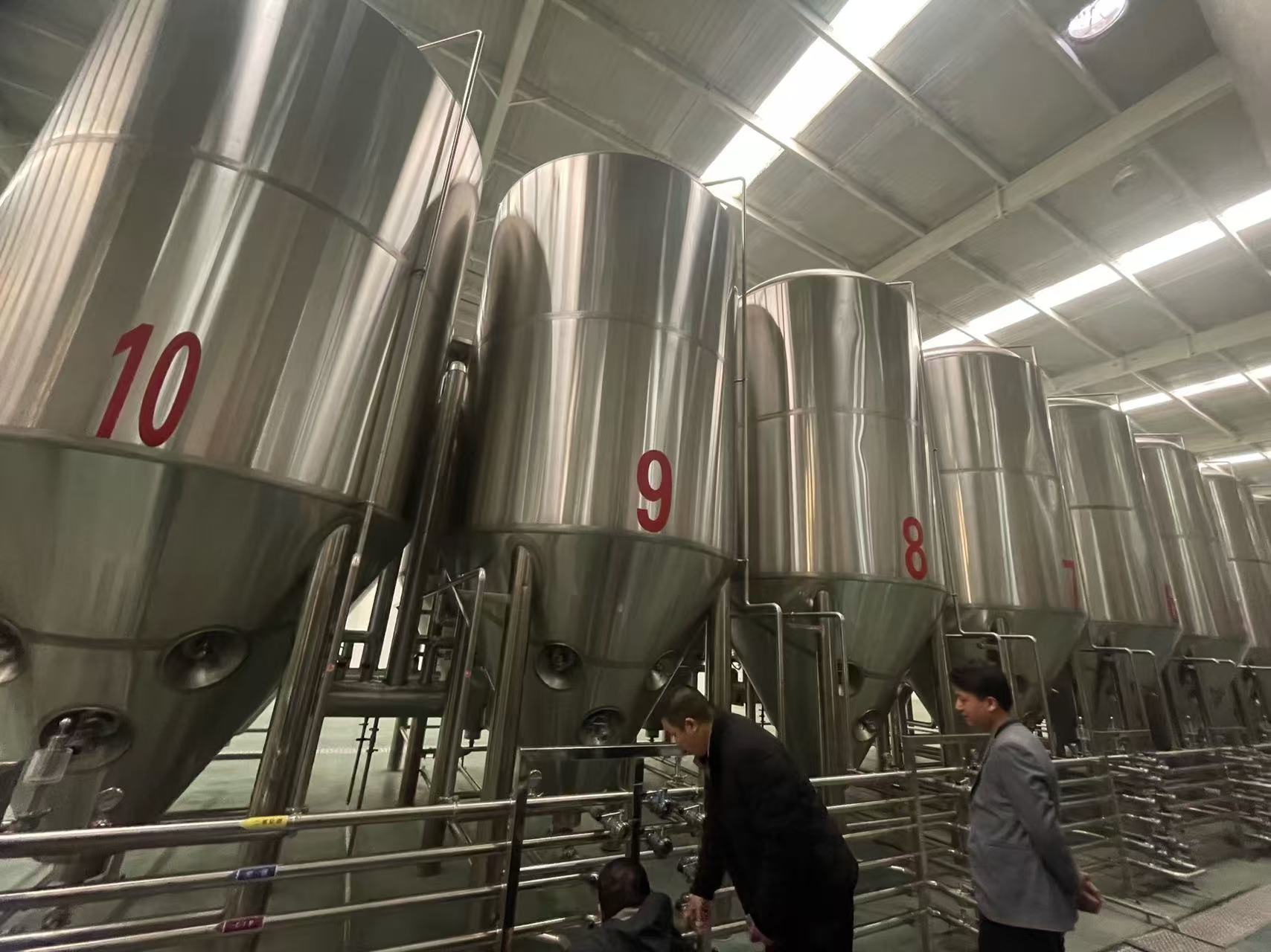 离石精酿啤酒设备厂—平面布置、设备设计、制造、调试、培训等一条龙服务